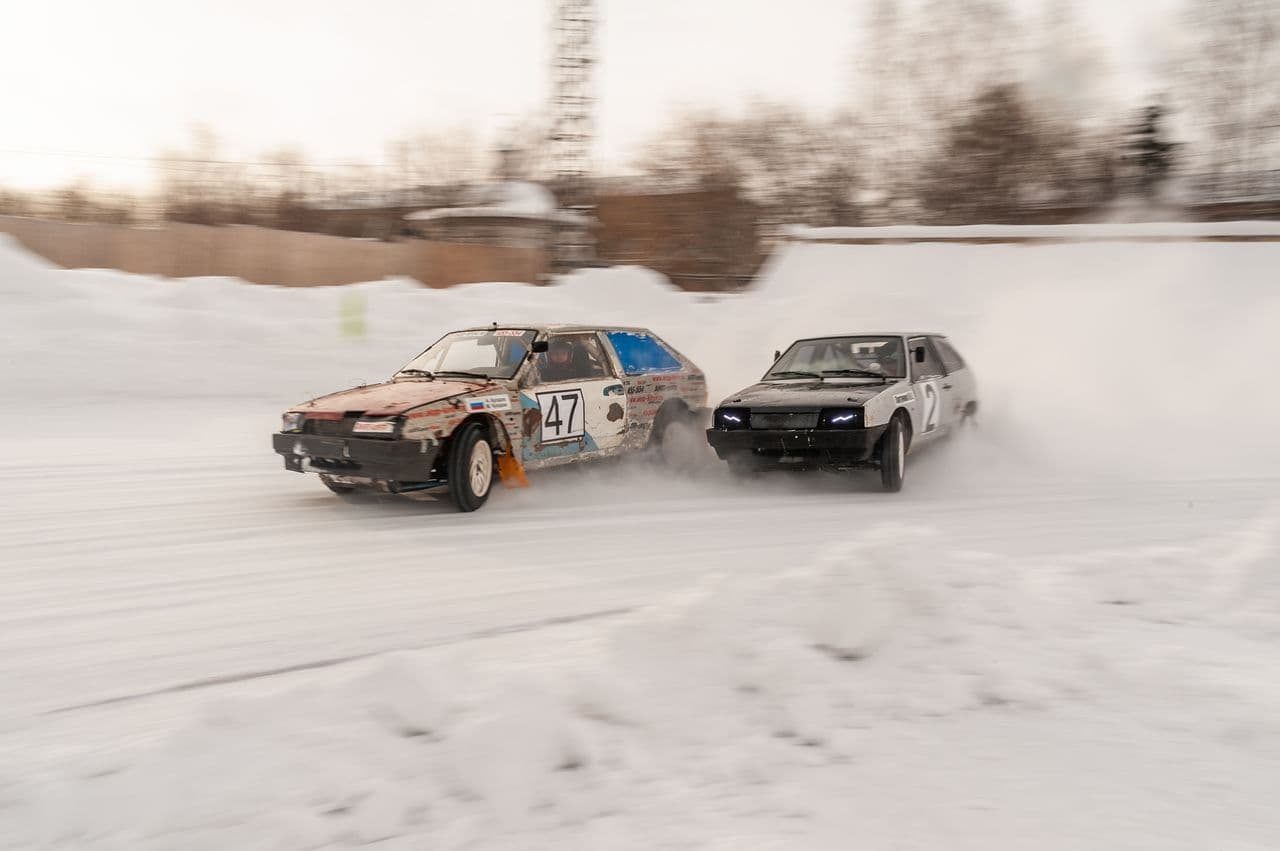 Разбитые тачки в сугробах и снежный буран: как прошли заезды в Слободском