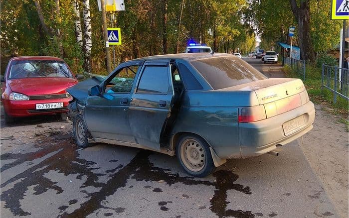 В Лузе водитель на “десятке” выехал на встречную полосу и совершил столкновение с “Калиной”