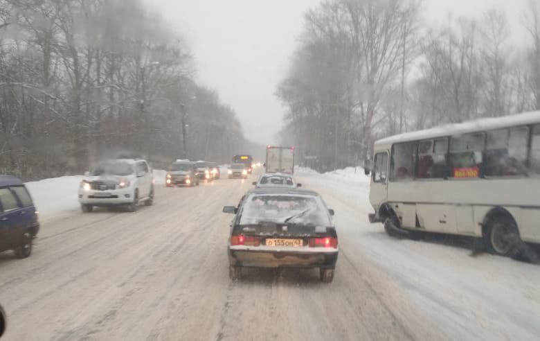 На дамбе Макарья Audi врезалась во встречный рейсовый автобус