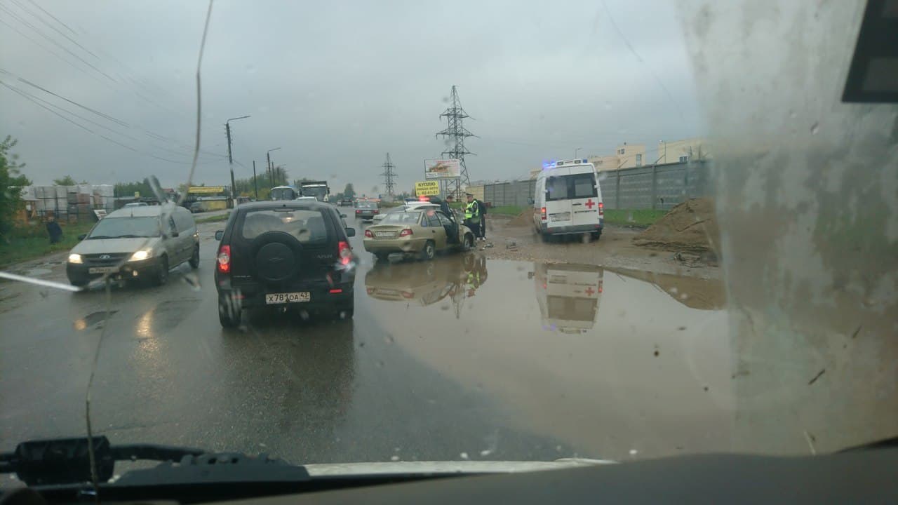 На Дзержинского Rapid выехал на встречку и врезался в Daewoo