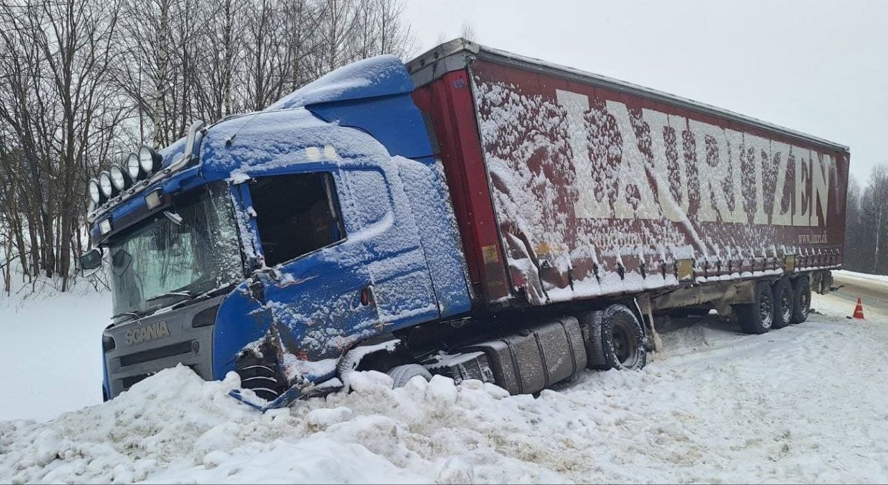 Столкновение фур и сбитая женщина: в Кировской области произошло три ДТП