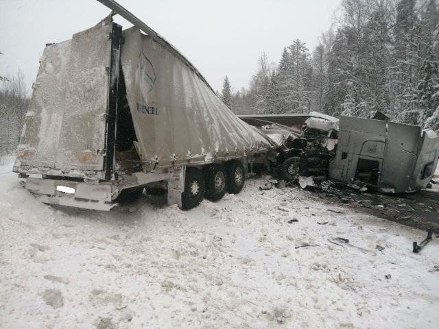 Двое погибших мужчин и две сбитые школьницы: в Кировской области за выходные произошло десять ДТП