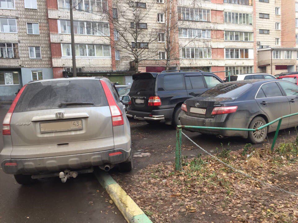 «Меня заперли на парковке». Что делать?