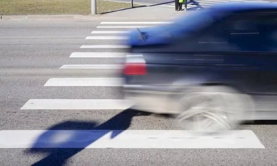 Женщина на кроссовере сбила 2 детей в Кирове