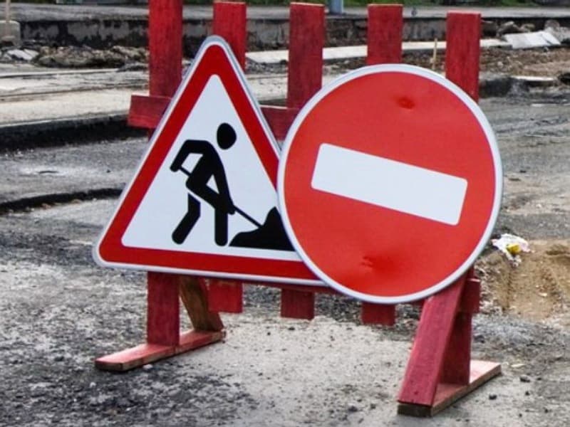 Из-за строительства путепровода проезд по Комсомольской закрыли до конца года