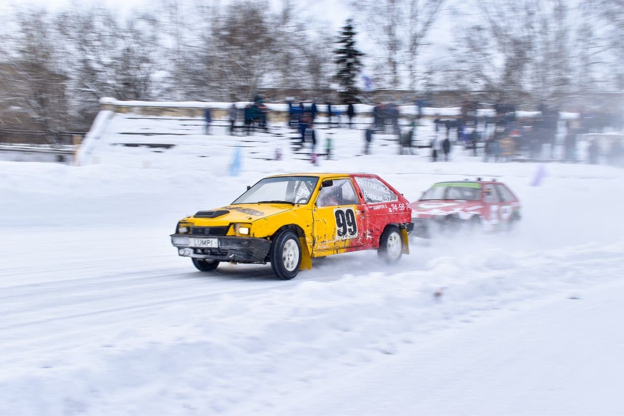 В выходные в Слободском гонщики устроили снежную бурю