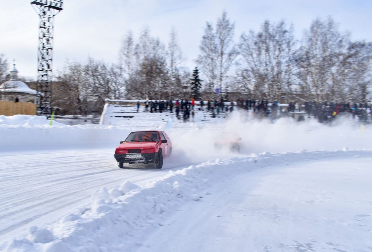 В выходные в Слободском гонщики устроили снежную бурю