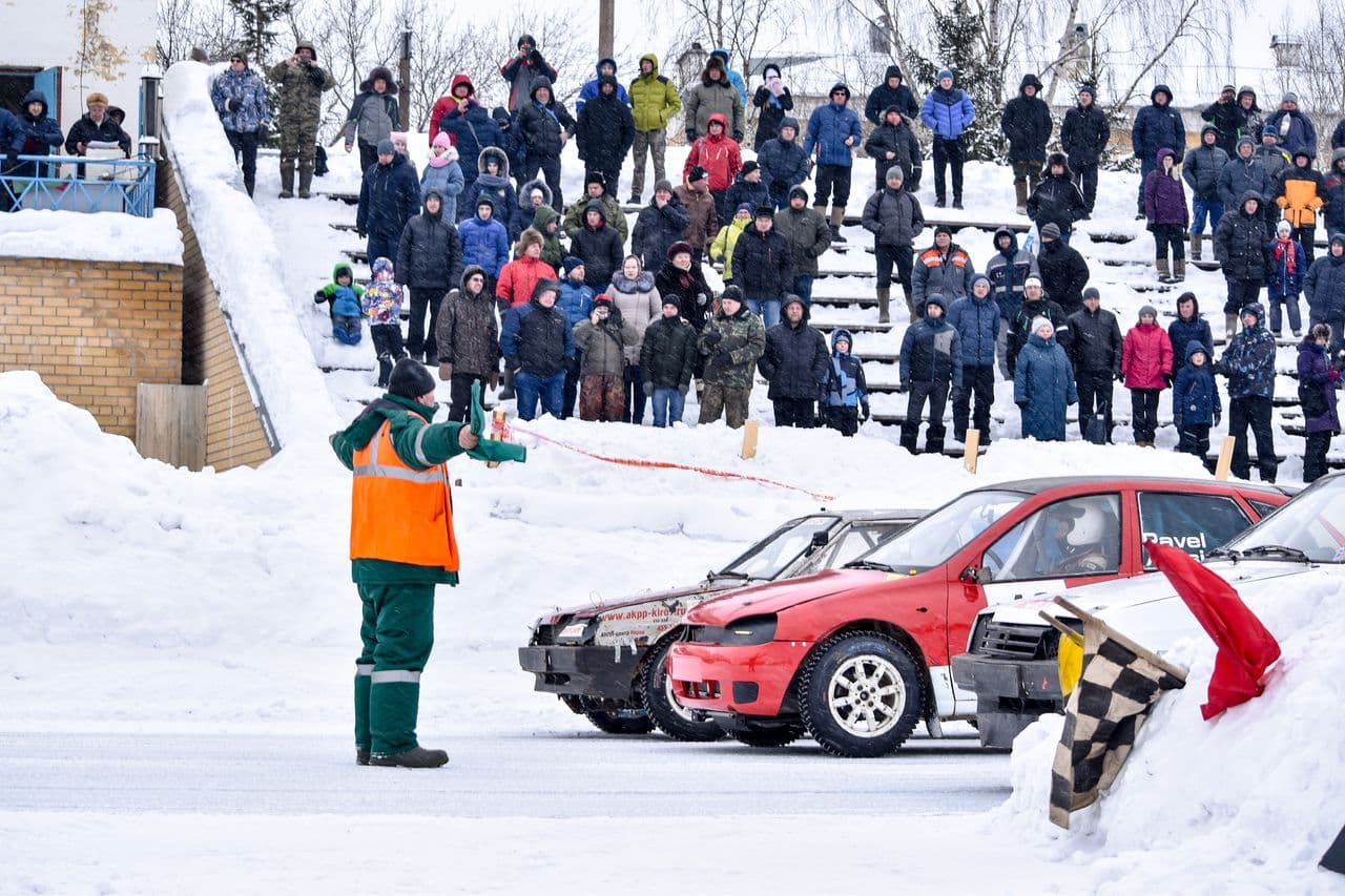 В выходные в Слободском гонщики устроили снежную бурю