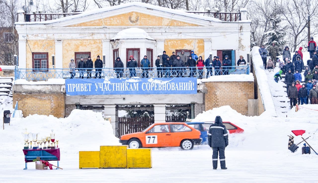 В выходные в Слободском гонщики устроили снежную бурю
