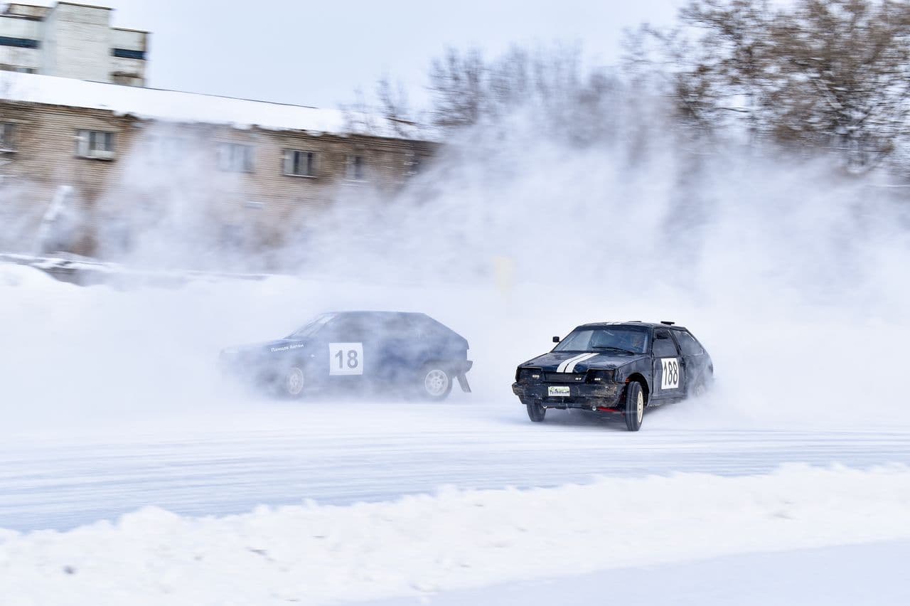 В выходные в Слободском гонщики устроили снежную бурю