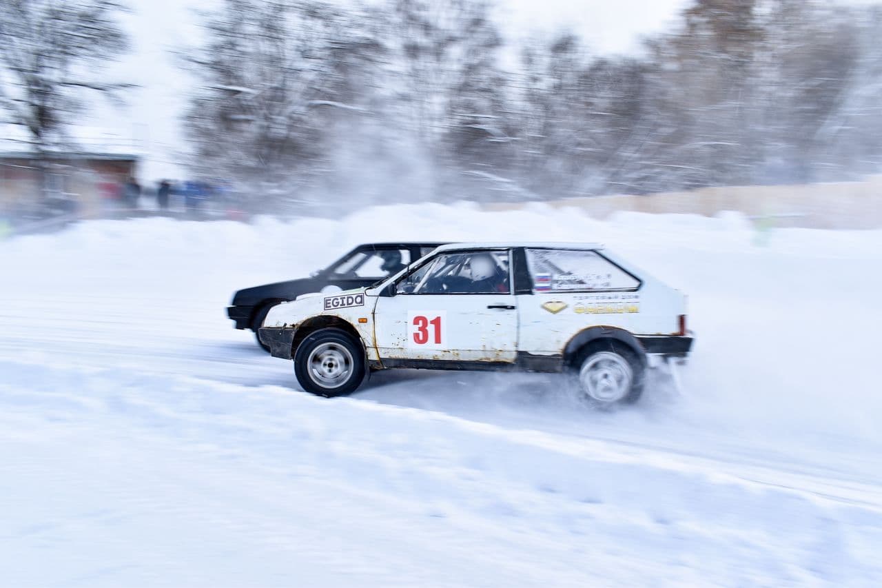 В выходные в Слободском гонщики устроили снежную бурю