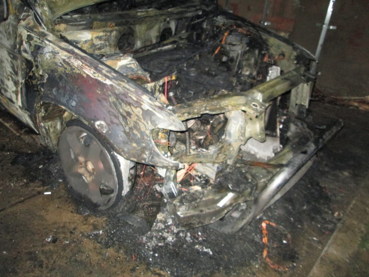 Ночью огонь уничтожил 2 иномарки