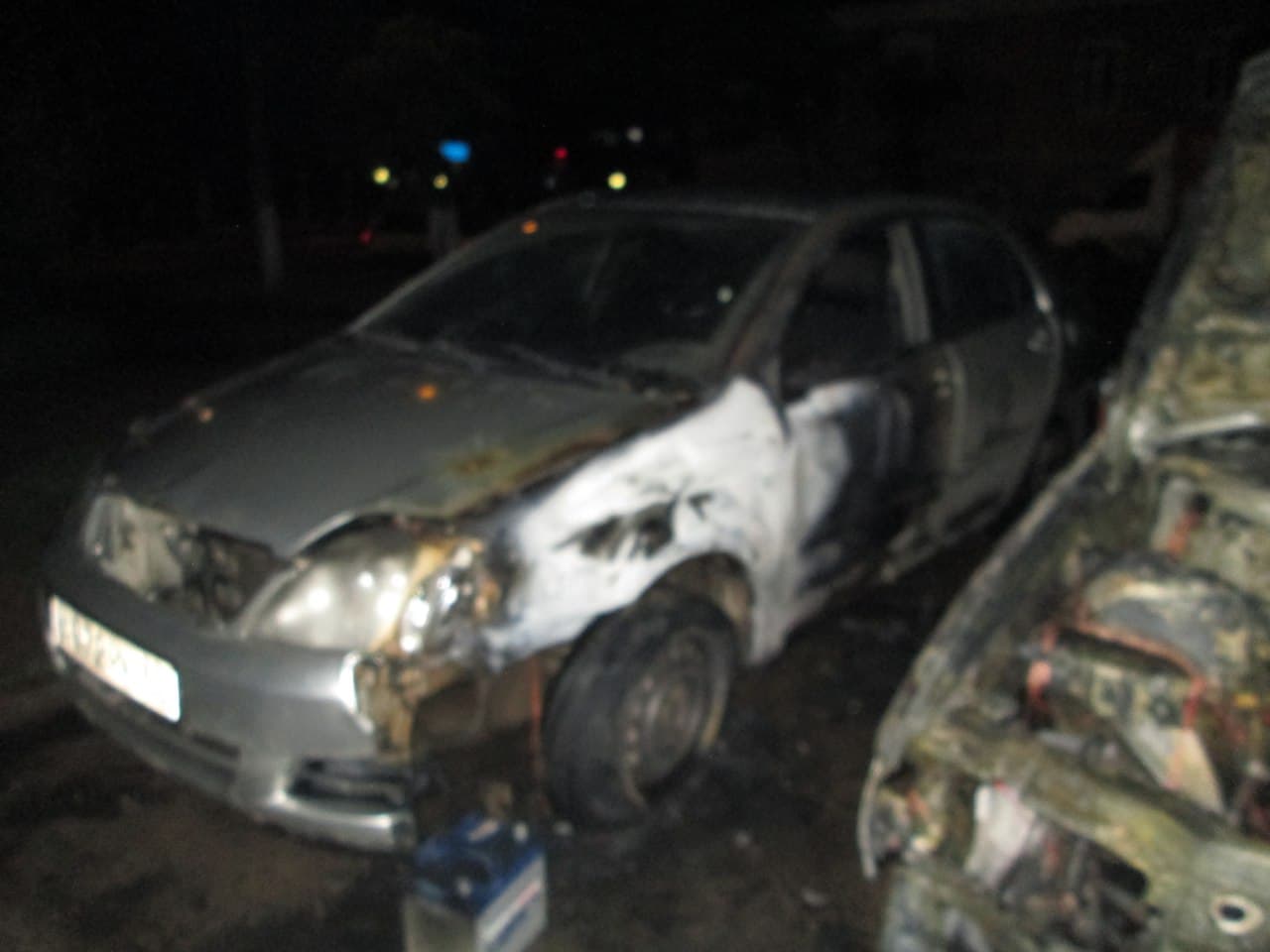 Ночью огонь уничтожил 2 иномарки