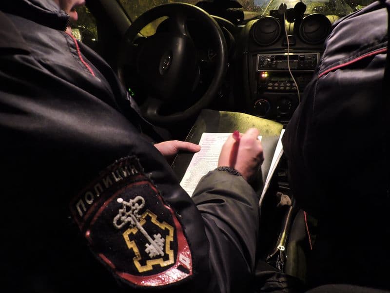 Кировчанин забрался в чужую машину и въехал в Porsche Cayenne, Ford Transit и ВАЗ-2109