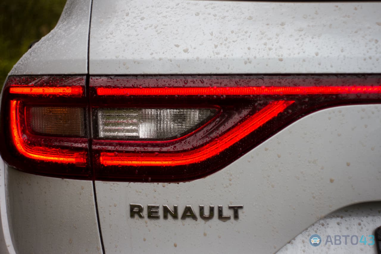 Тест-драйв Renault Koleos: местами, он соображает быстрее водителя