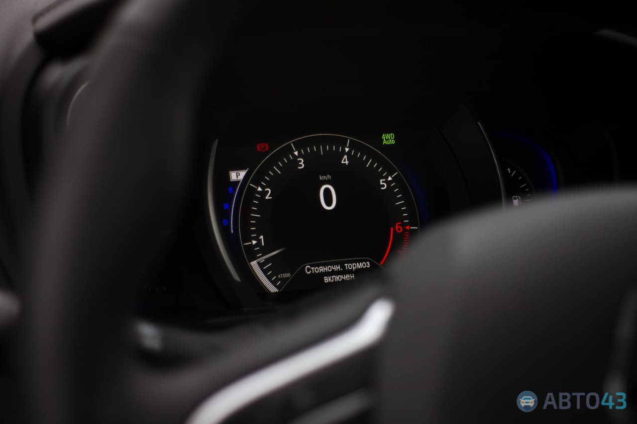 Тест-драйв Renault Koleos: местами, он соображает быстрее водителя