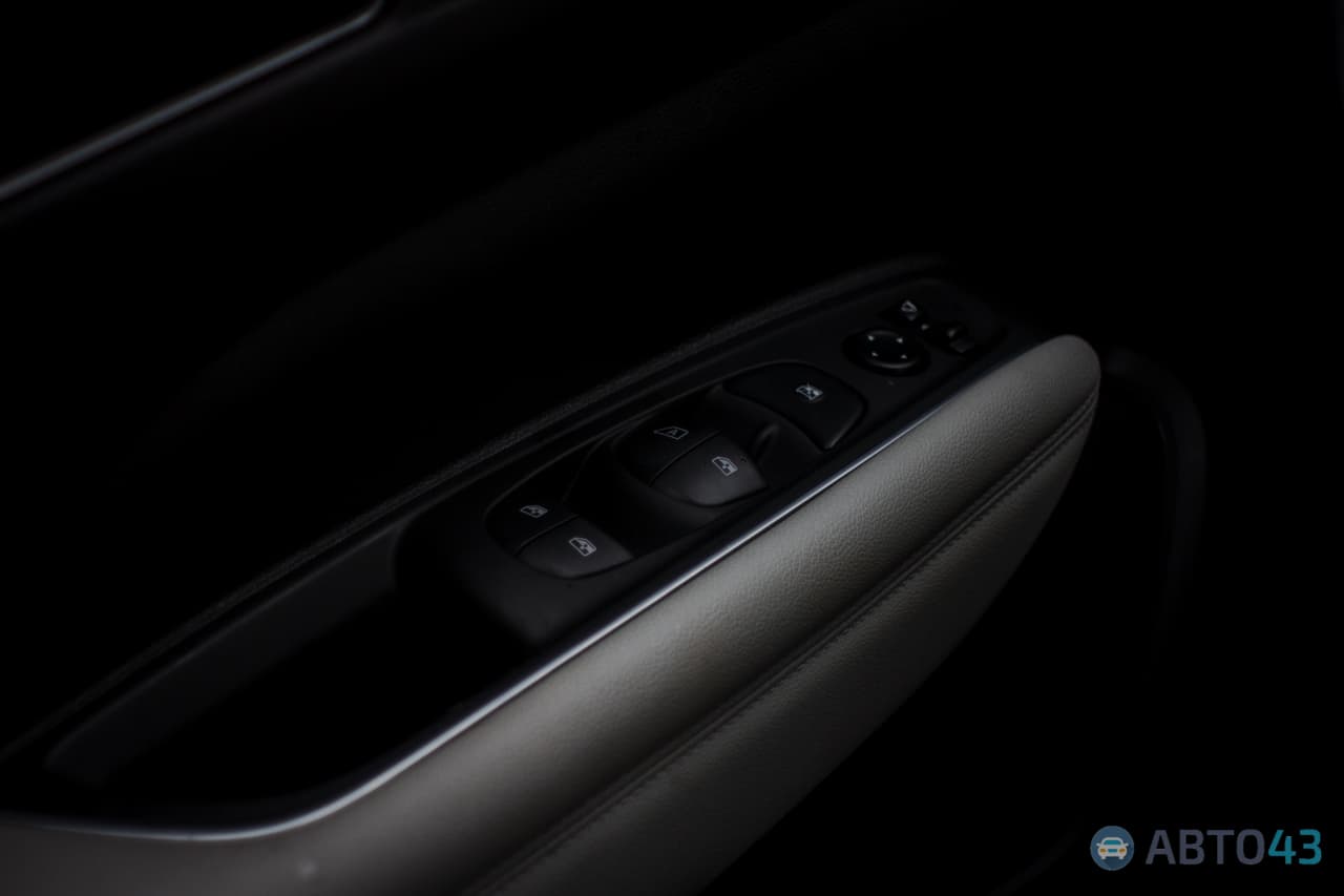 Тест-драйв Renault Koleos: местами, он соображает быстрее водителя