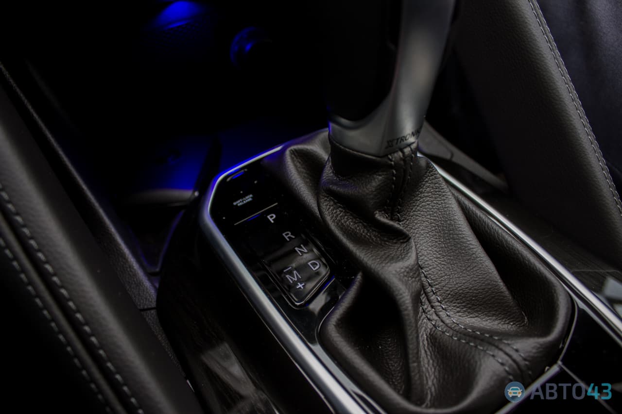 Тест-драйв Renault Koleos: местами, он соображает быстрее водителя