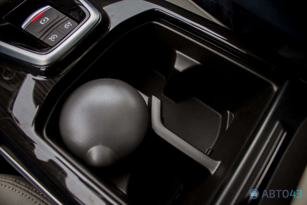 Тест-драйв Renault Koleos: местами, он соображает быстрее водителя