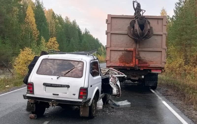 В ДТП с КамАЗом погибла женщина под Омутнинском