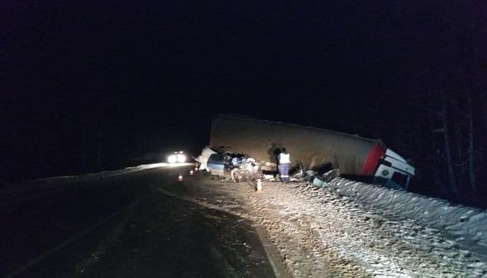 В результате столкновения «Фокуса» и грузового автомобиля погиб человек 