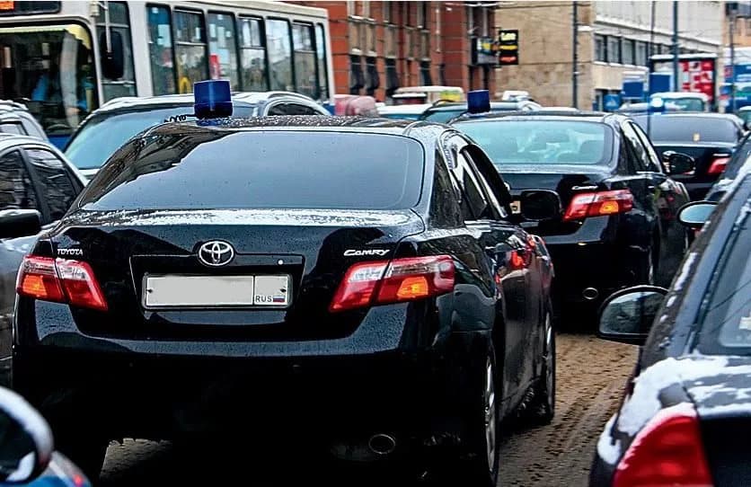 Чиновники подсели на Camry