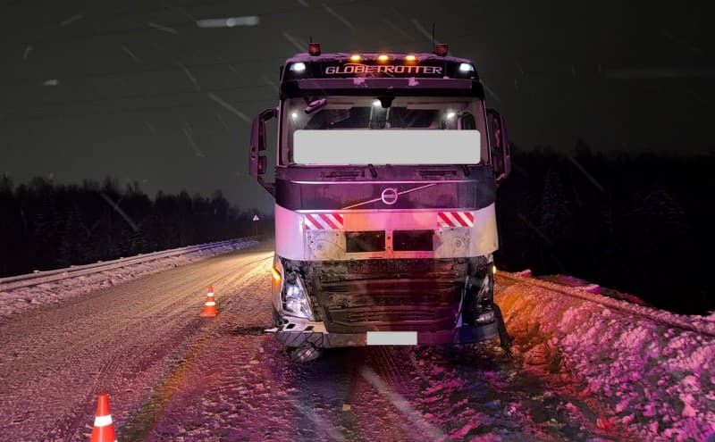 После жуткой аварии с фурой в Кирове в легковушке нашли двух погибших