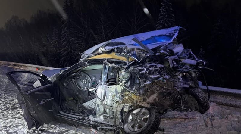 После жуткой аварии с фурой в Кирове в легковушке нашли двух погибших