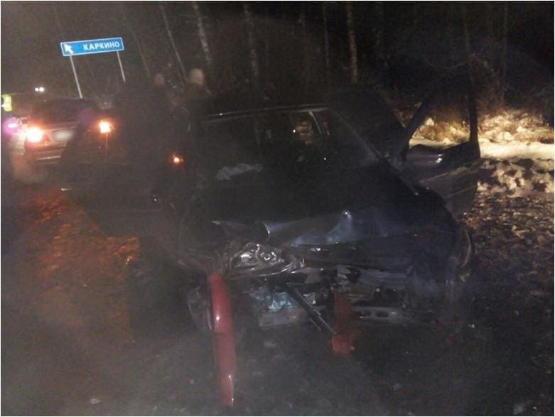 1 ребенок и 4 взрослых пострадали в ДТП в Каркино