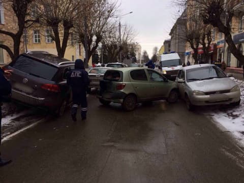 Авария у здания Правительства: водитель потерял сознание