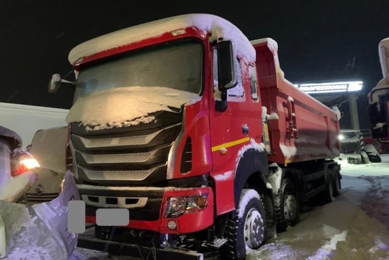 После ДТП с тремя автомобилями на Южном обходе Кирова "Лада Гранта" опрокинулась