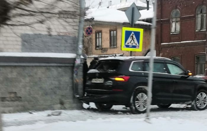 От абсурда до жести: подборка «новогодних» ДТП в Кировской области