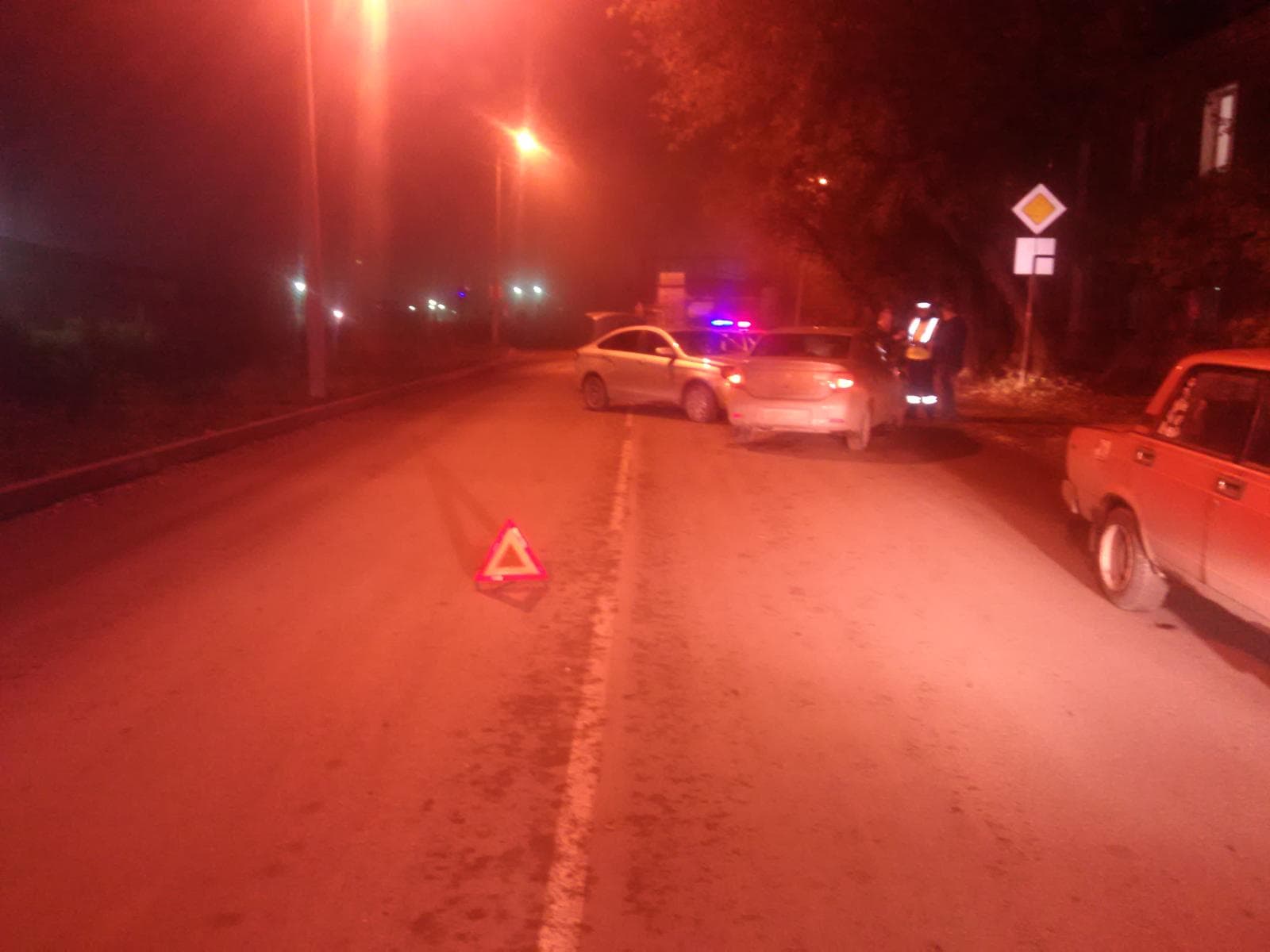 Бордюр натолкнул пьяного водителя на «встречку»