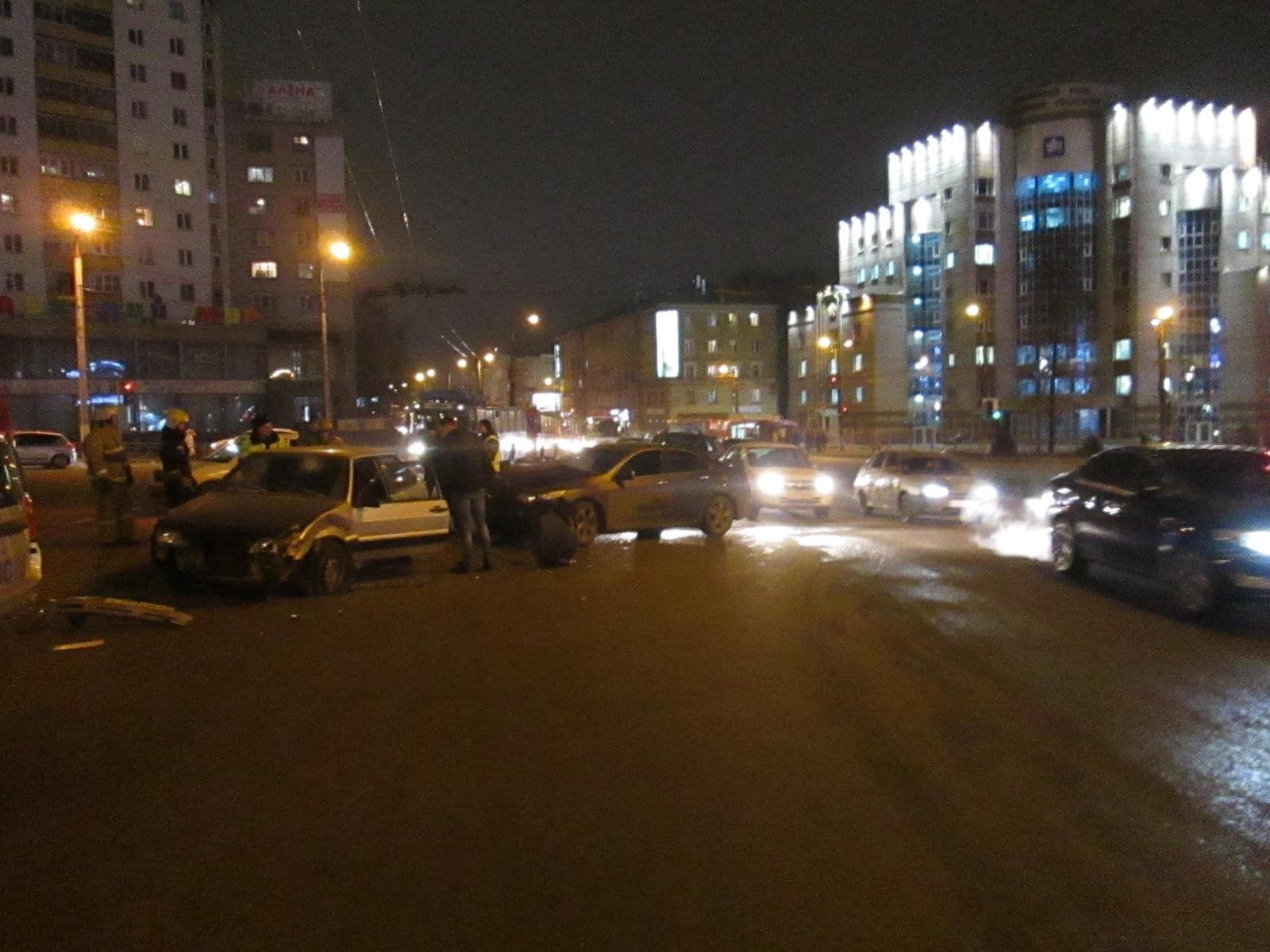 На Комсомольской ВАЗ врезался во встречный Accord