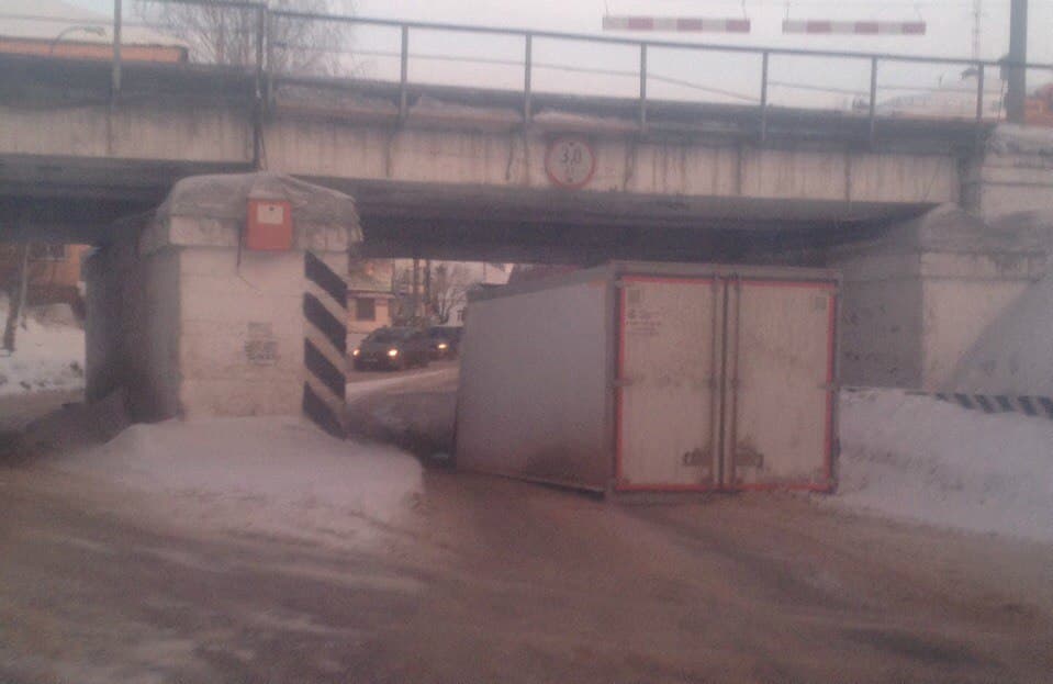 В Котельниче «Урал» «потерял» часть кузова