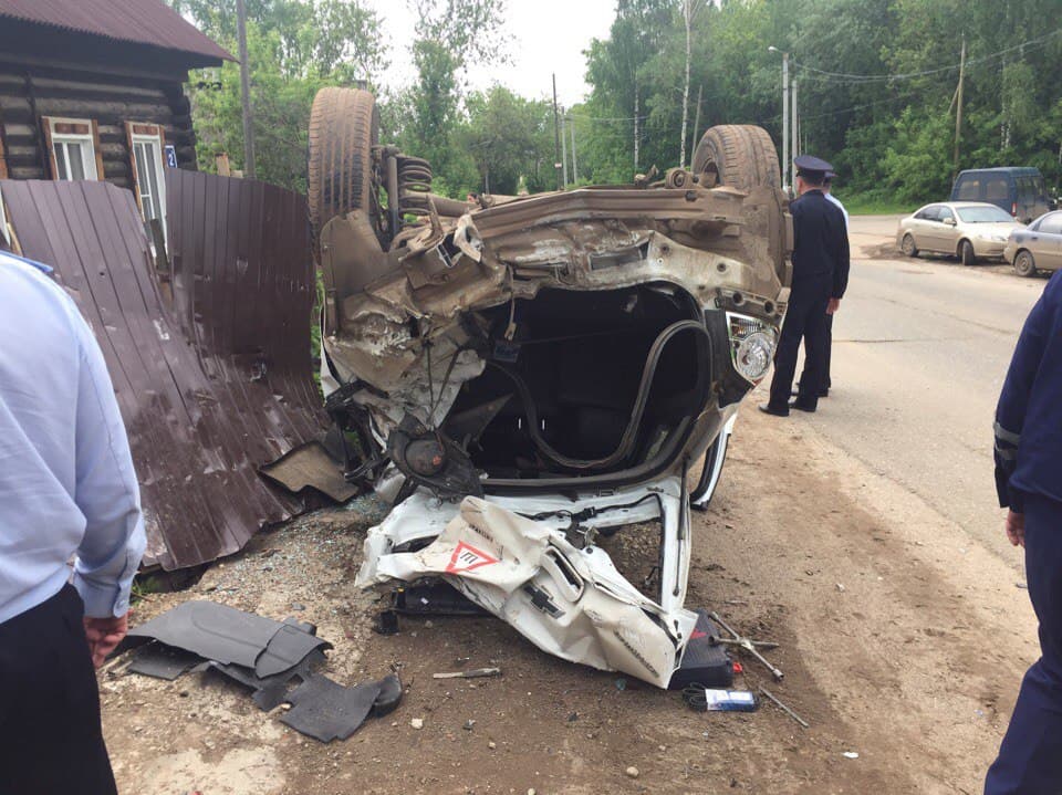На Спасской у лесовоза отказали тормоза: 1 человек погиб, 2 пострадали