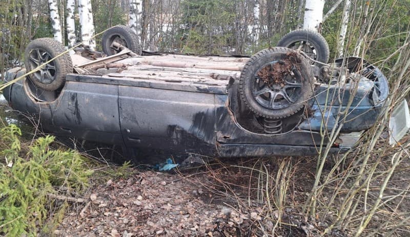 В Орловском районе перевернулась легковушка с 2-летней девочкой в салоне