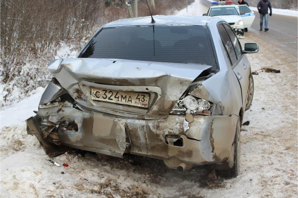 МАЗ вытолкнул Mitsubishi на пешехода