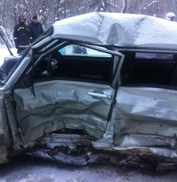 В Оричесвском районе ВАЗ вынесло на «встречку» под микроавтобус