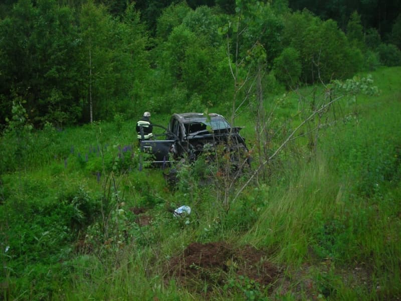 Lexus с 3 пассажирами от столкновения «ушел» в кювет