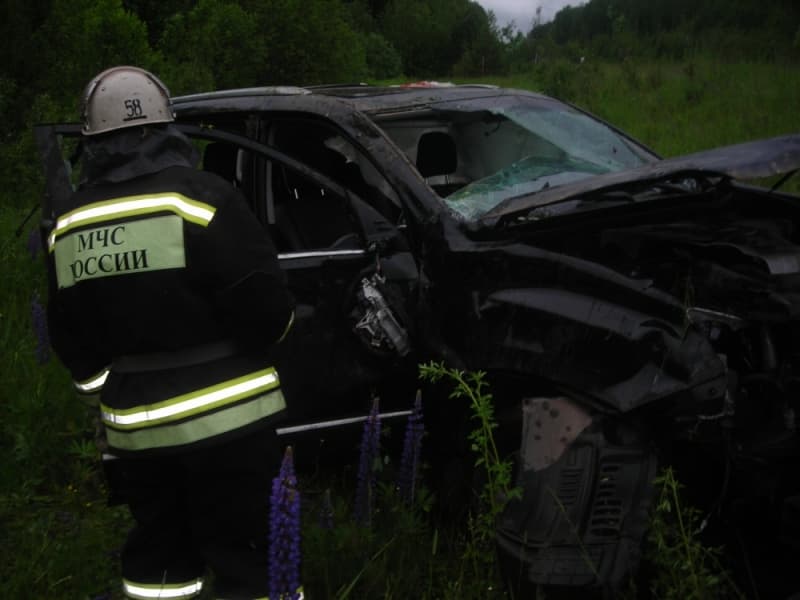 Lexus с 3 пассажирами от столкновения «ушел» в кювет
