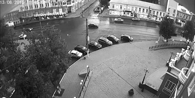 Вот это поворот! Водитель скрылся с места аварии на Ленина