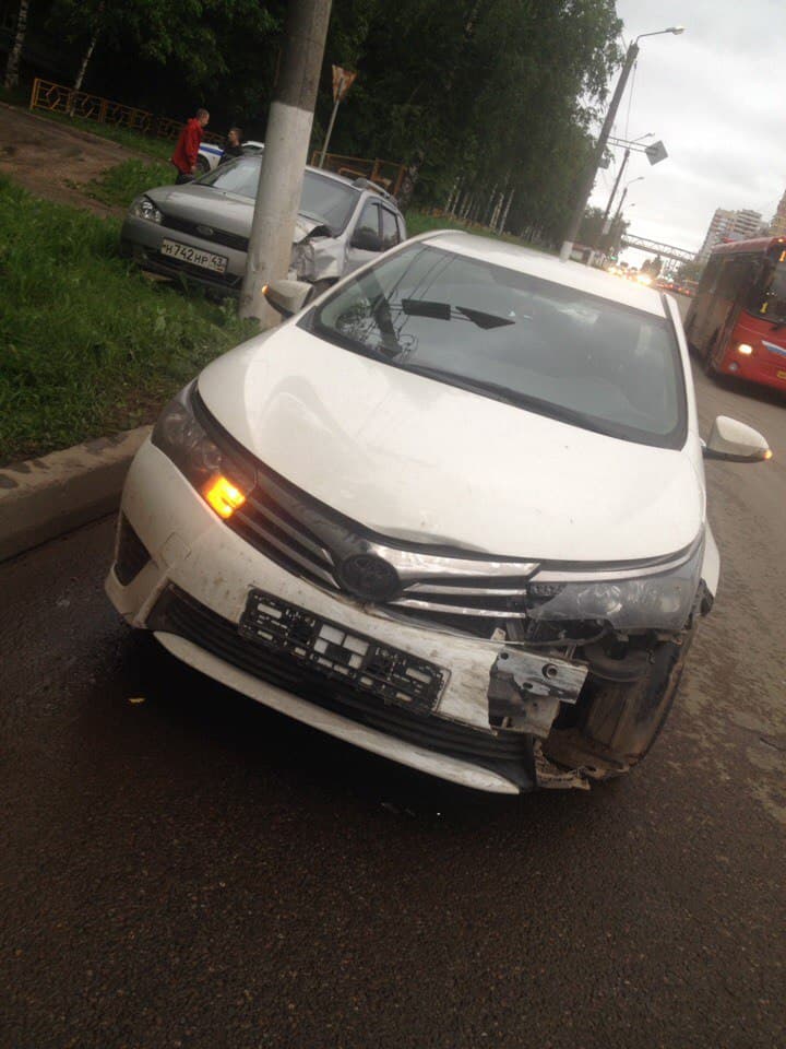 На Ленина «Королла» врезалась в Lada Kalina