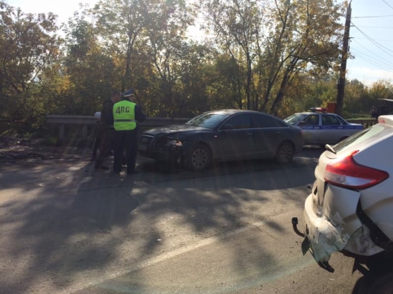 Серьезная авария на Луганской: машина выехала на встречку 