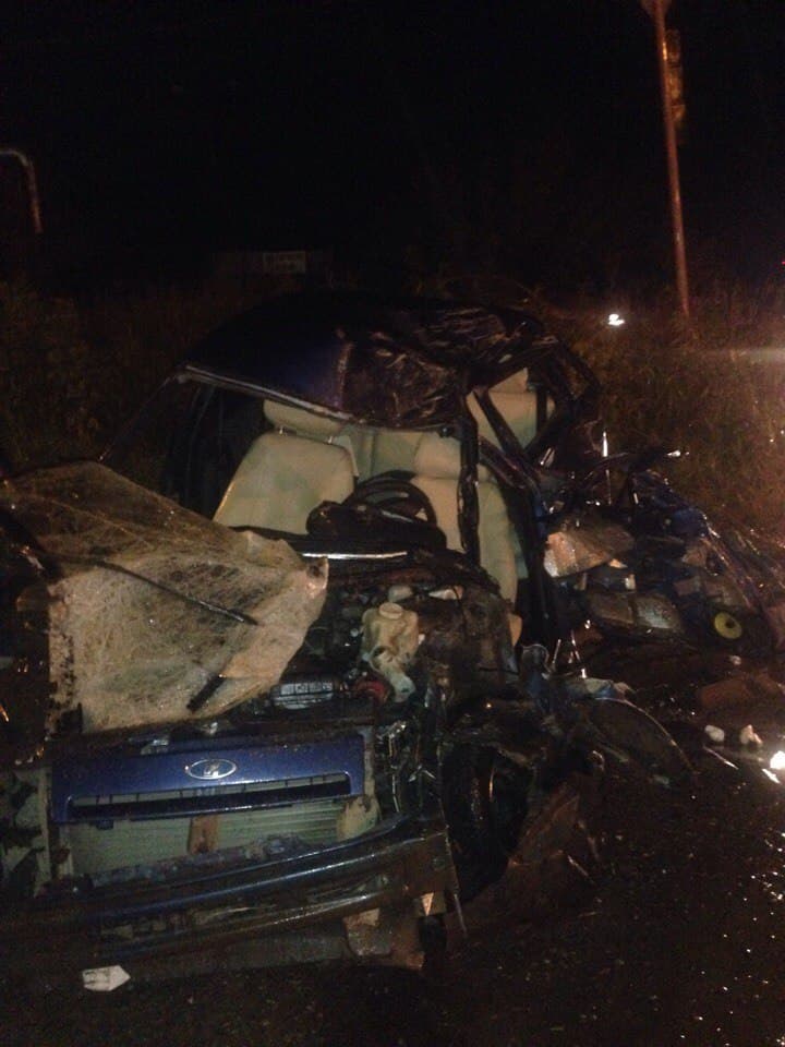 На Луганской ВАЗ заскочил под «Камаз»