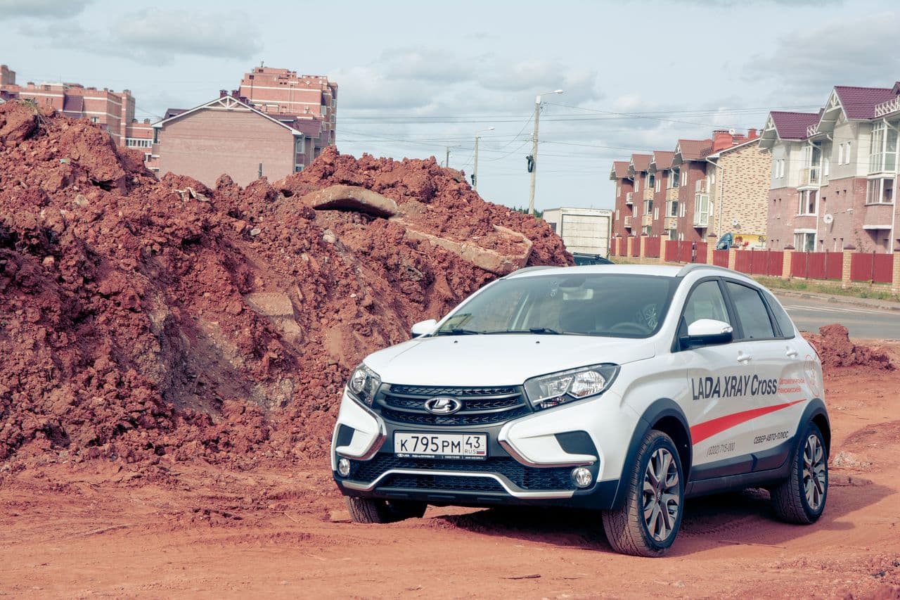 Рвал с места на Lada Xray Cross на вариаторе: тест-драйв