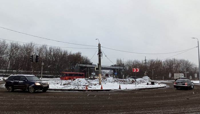 Дело даже не в размере: что не так с круговым перекрестом Луганской и Ломоносова?