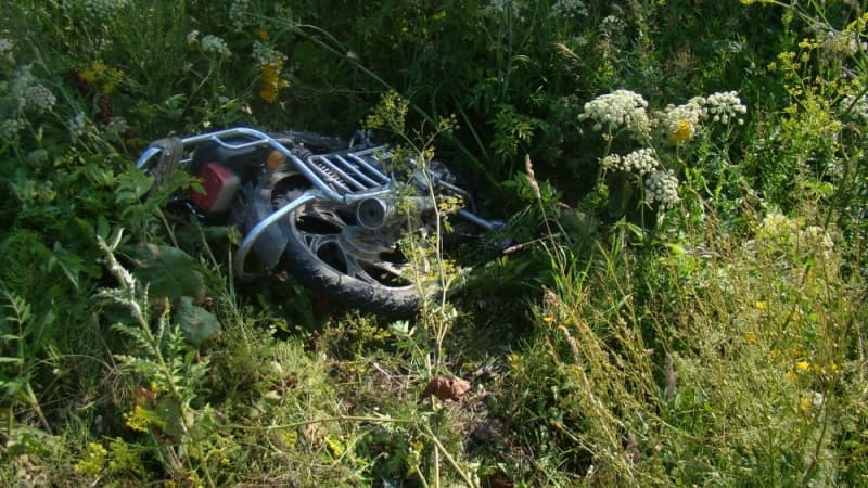 Водитель мопеда выехал лоб в лоб Toyota Camry