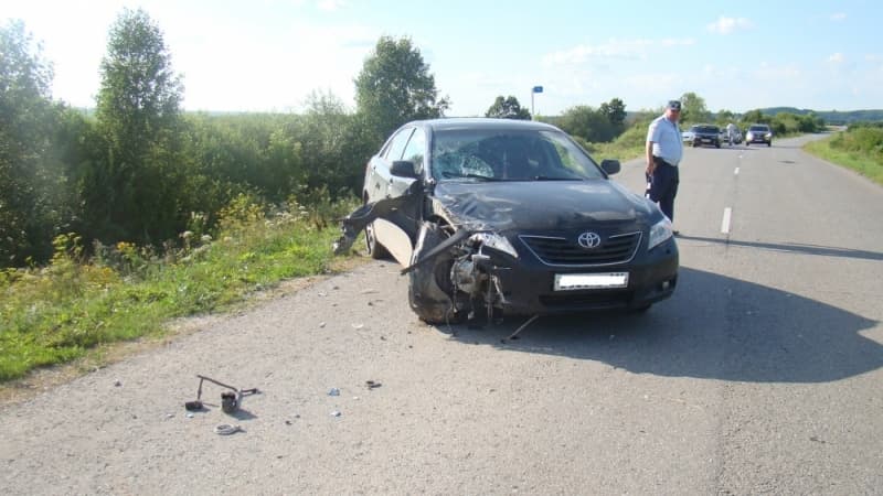 Водитель мопеда выехал лоб в лоб Toyota Camry