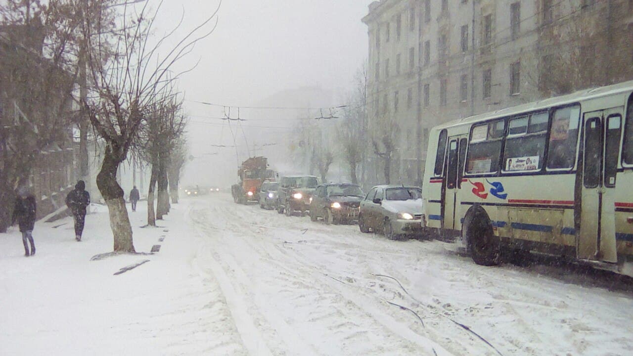 40 ДТП за полдня. Киров стоит в пробках